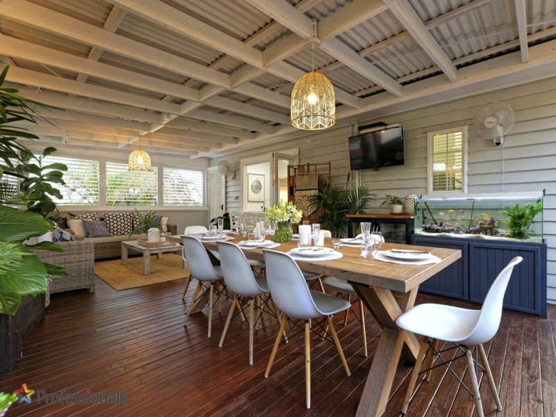 32 Dorrigo Street, Stafford Heights QLD 4053