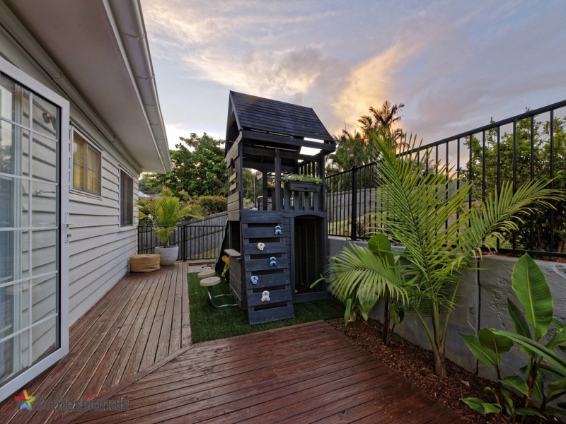 32 Dorrigo Street, Stafford Heights QLD 4053