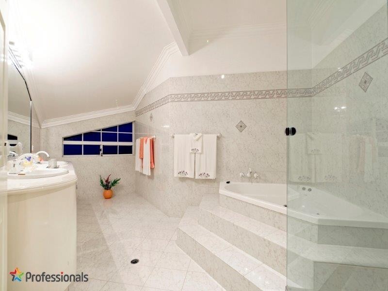 11 Letizia Close, Chermside West QLD 4032