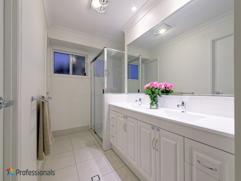 4 Jillaine Street, Everton Hills QLD 4053