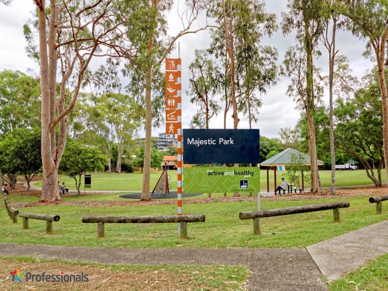 32 Meridian Street, Coorparoo QLD 4151