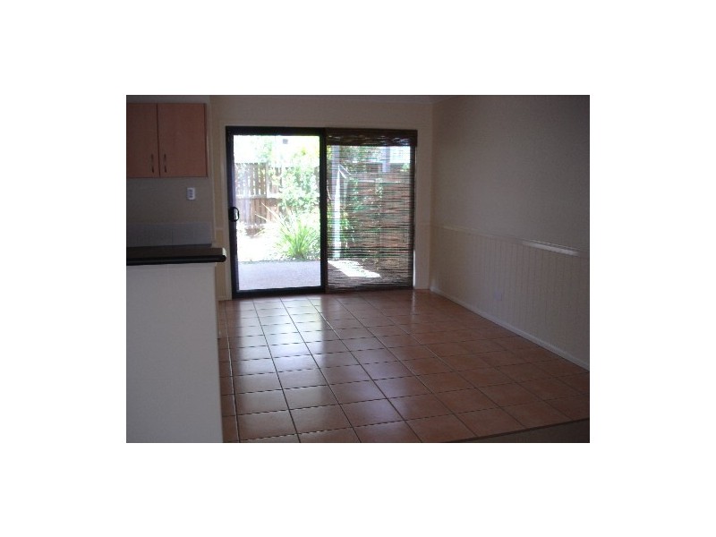 2/36  Farm Street, Newmarket QLD 4051