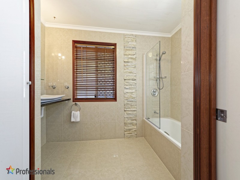 41 Leonarda Drive, Ferny Hills QLD 4055