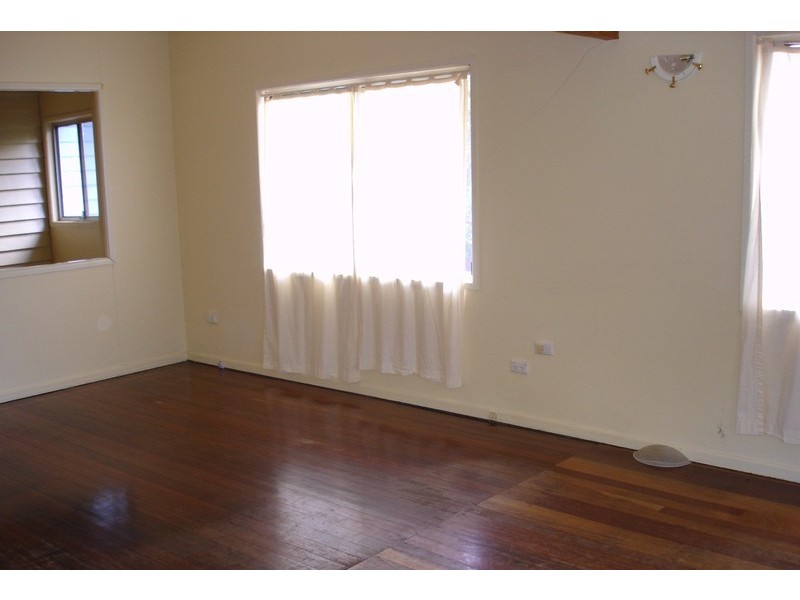 27 Kiama Street, Wavell Heights QLD 4012