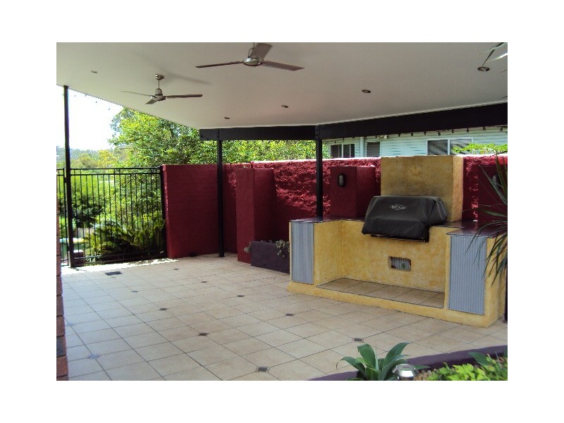 15 Loombah Cresent, Ferny Hills QLD 4055