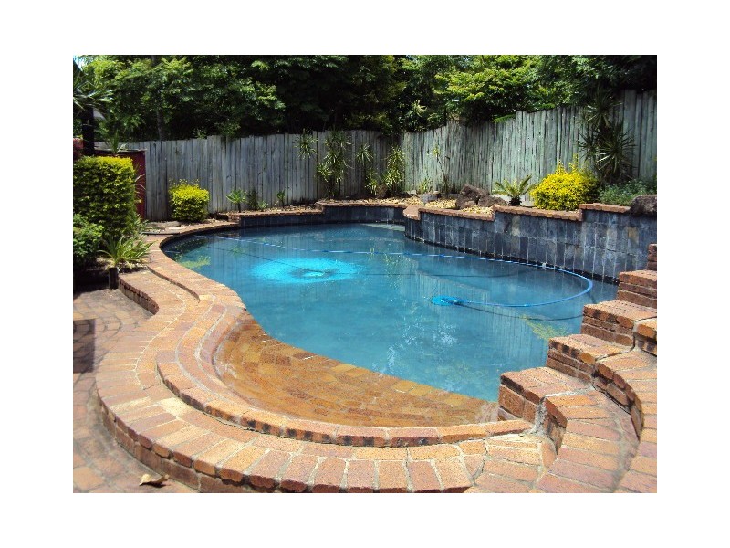 15 Loombah Cresent, Ferny Hills QLD 4055