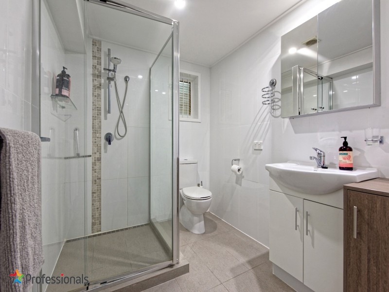 3 Redwood Street, Stafford Heights QLD 4053