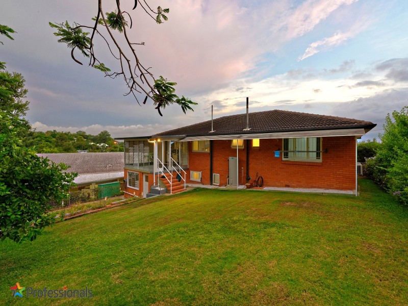 3 Redwood Street, Stafford Heights QLD 4053