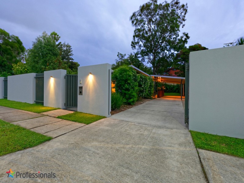 10 Lanchester Street, Stafford Heights QLD 4053