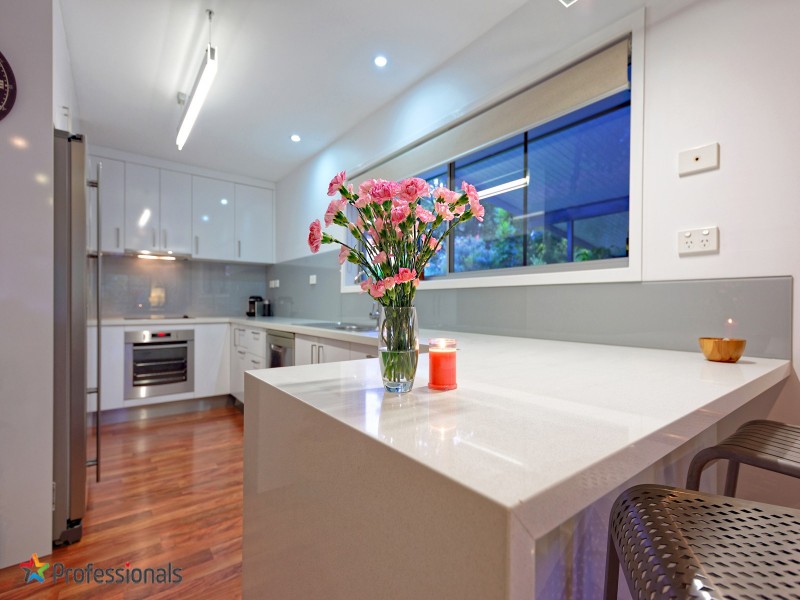 10 Lanchester Street, Stafford Heights QLD 4053