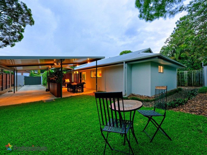 10 Lanchester Street, Stafford Heights QLD 4053