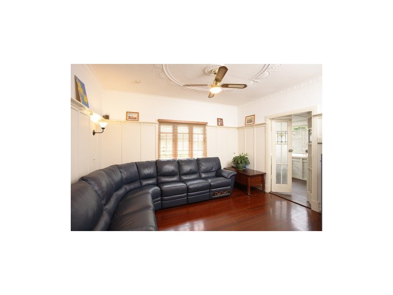 29 Tenth Avenue, Windsor QLD 4030