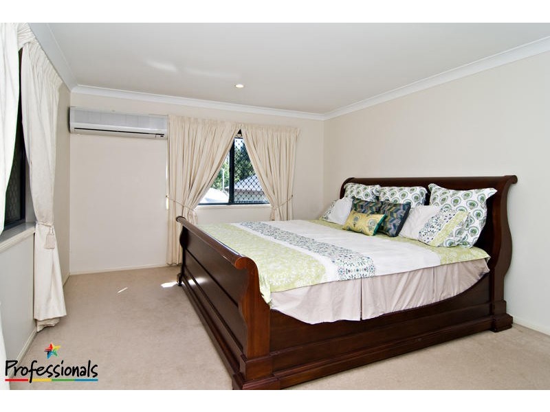 4 Alan Court, Arana Hills QLD 4054