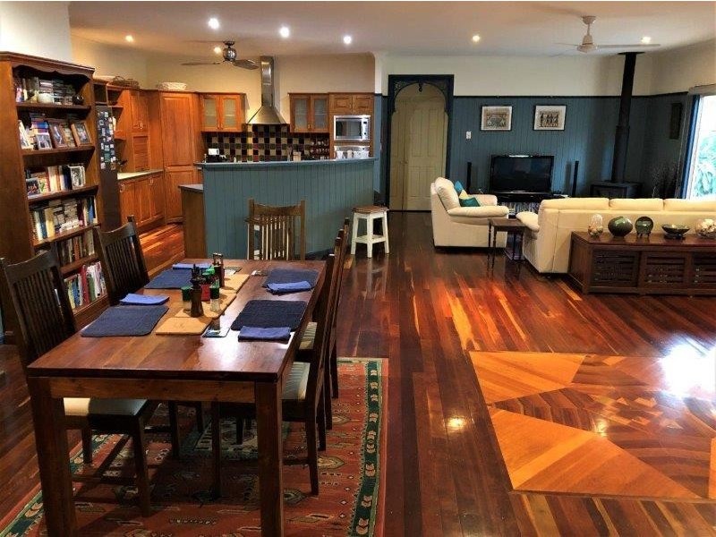 6 Silverwood Court, Ferny Hills QLD 4055