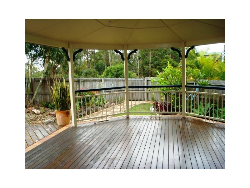 6 Silverwood Court, Ferny Hills QLD 4055