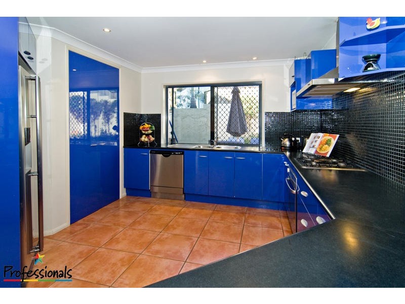 4 Alan Court, Arana Hills QLD 4054