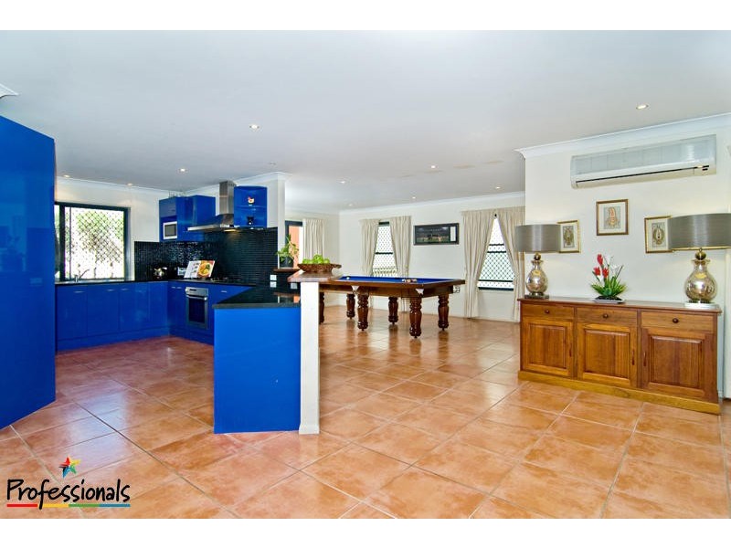 4 Alan Court, Arana Hills QLD 4054