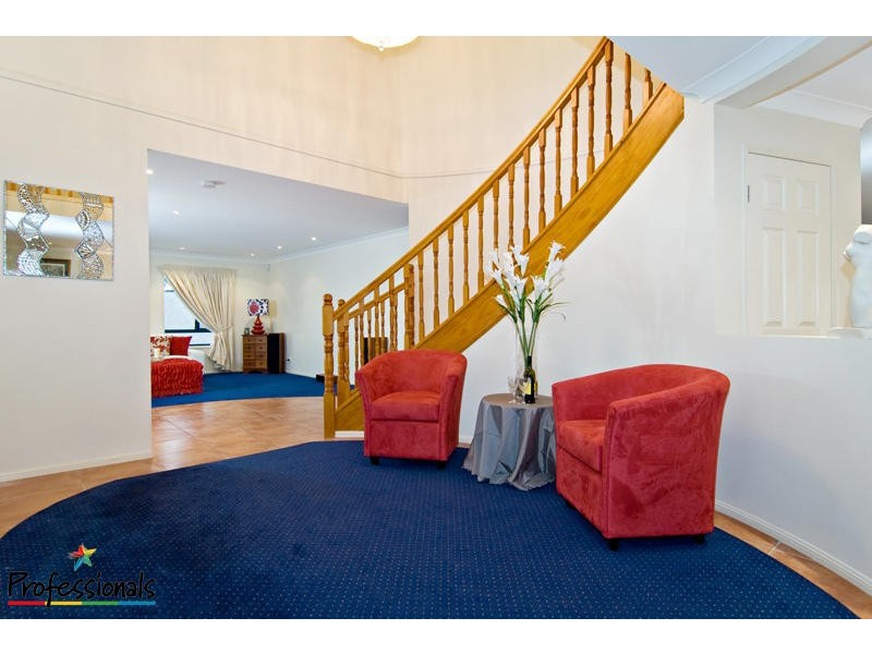 4 Alan Court, Arana Hills QLD 4054