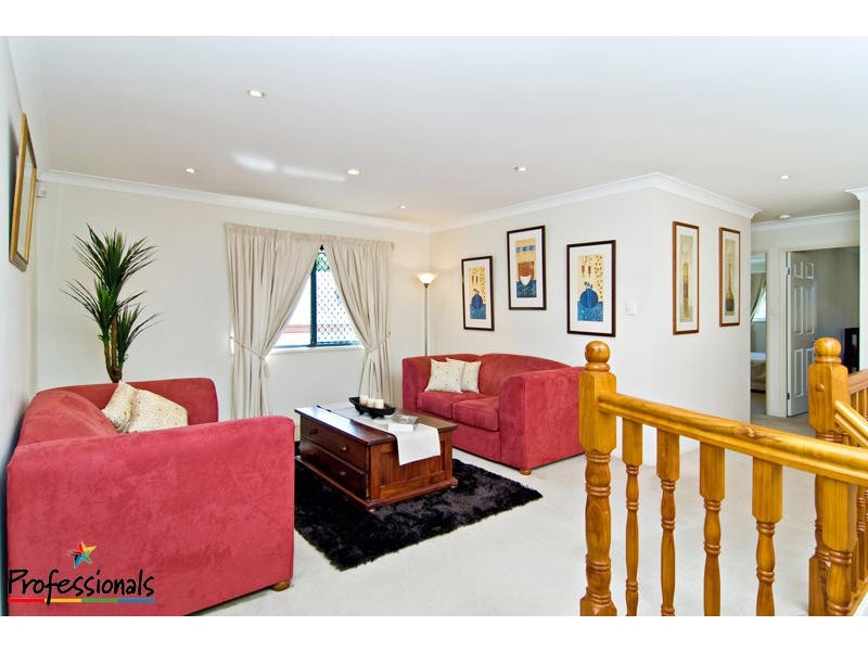 4 Alan Court, Arana Hills QLD 4054