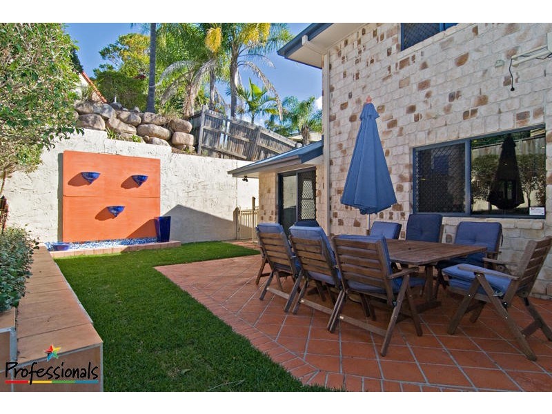 4 Alan Court, Arana Hills QLD 4054