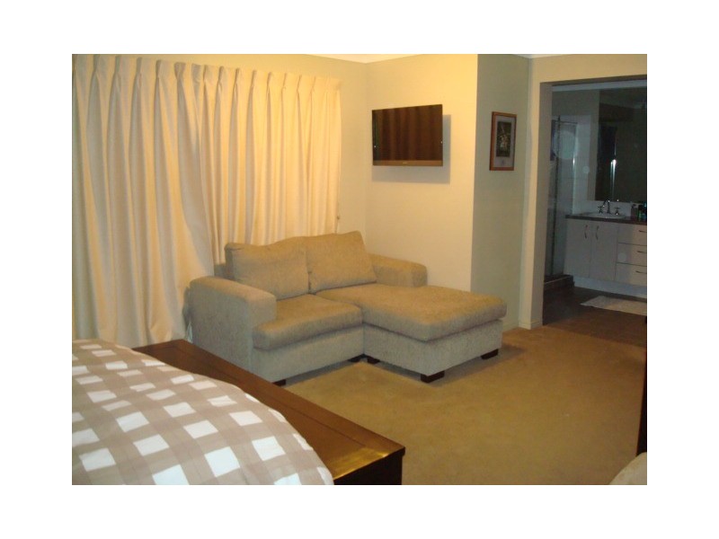 8 Naturesque Close, Mitchelton QLD 4053