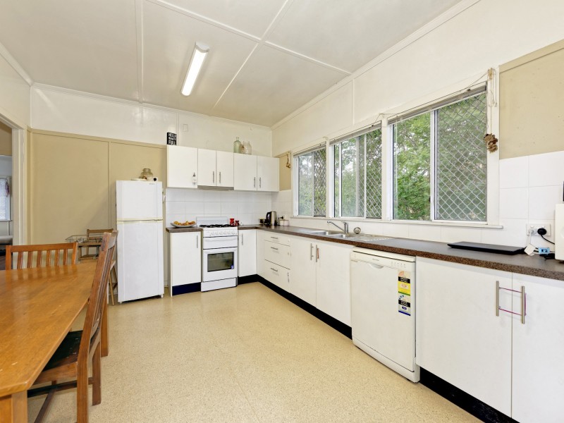 6 Armfield Street, Stafford QLD 4053