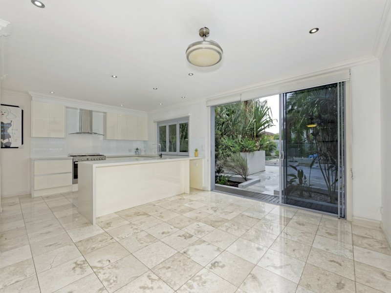 9 McIntyre Street, Wooloowin QLD 4030