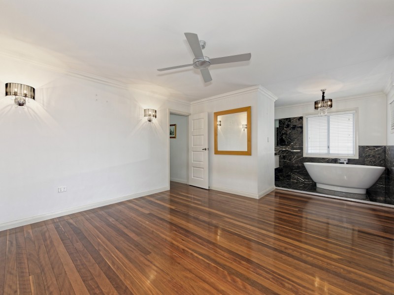 9 McIntyre Street, Wooloowin QLD 4030