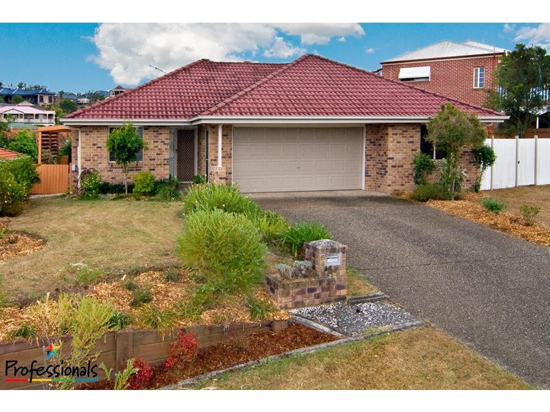 24  Hillenvale Ave, Arana Hills QLD 4054