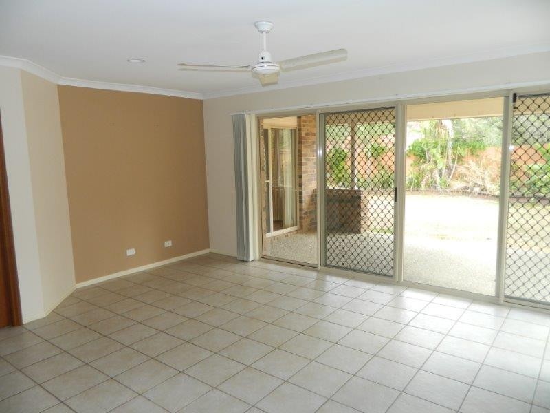 24  Hillenvale Ave, Arana Hills QLD 4054