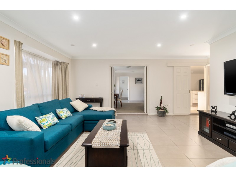 1 Lynagh Court, Arana Hills QLD 4054