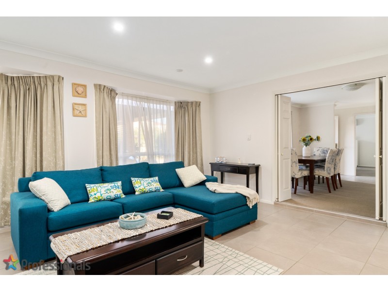 1 Lynagh Court, Arana Hills QLD 4054