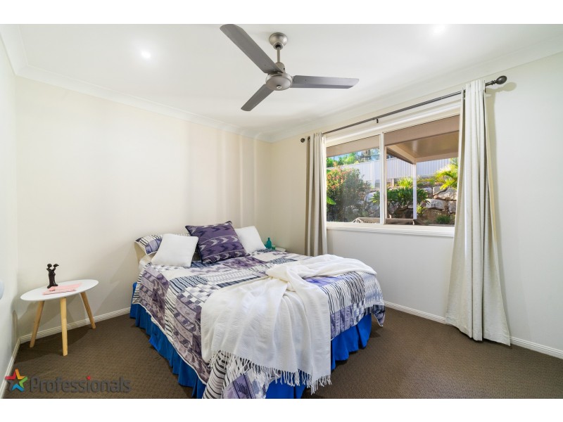 1 Lynagh Court, Arana Hills QLD 4054