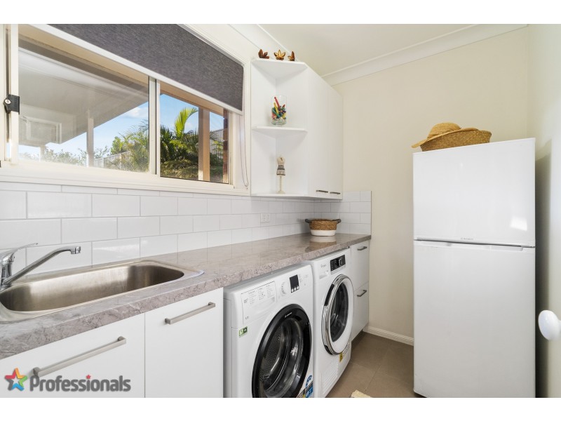 1 Lynagh Court, Arana Hills QLD 4054