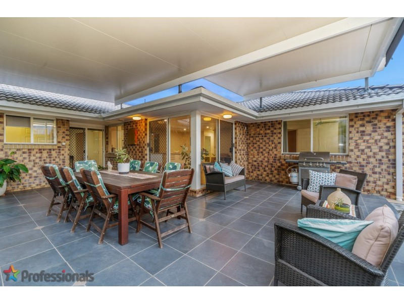 1 Lynagh Court, Arana Hills QLD 4054