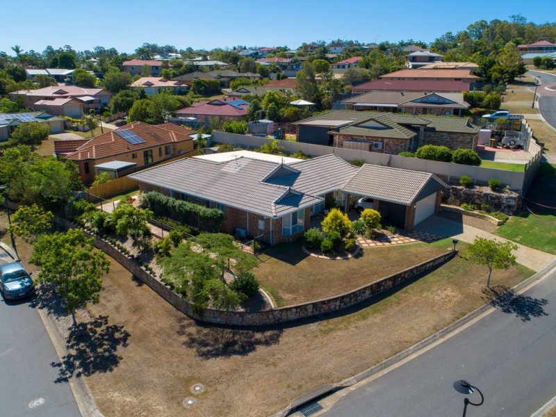 1 Lynagh Court, Arana Hills QLD 4054