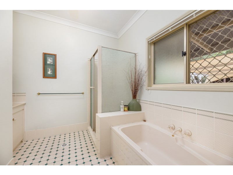 17 Keryn Place, Keperra QLD 4054