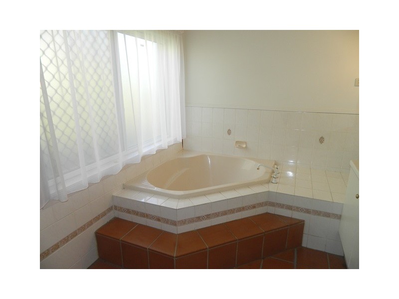 4 Zeppo Place, Mcdowall QLD 4053