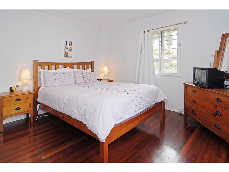 11 Coleridge Street, Stafford Heights QLD 4053