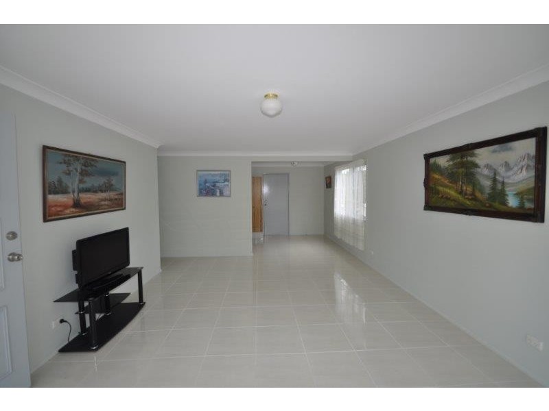 8 Nerine Street, Kingston QLD 4114