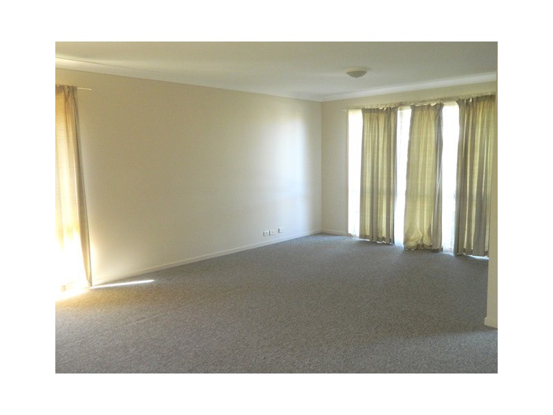 2/10 Orchid Crescent, Fitzgibbon QLD 4018