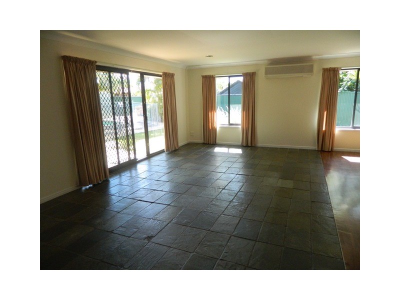 4 HOLMES COURT, Mount Warren Park QLD 4207