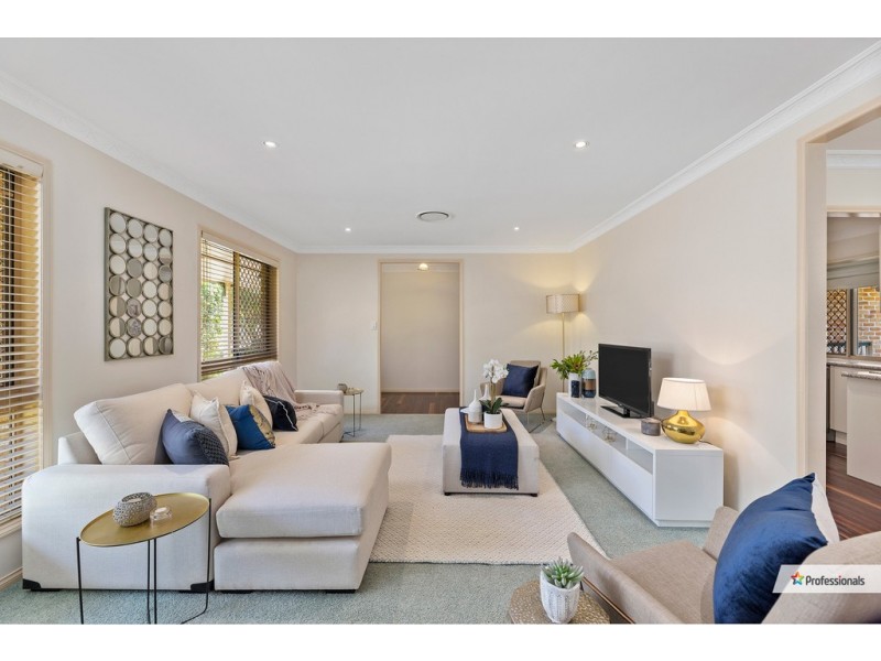 7 Larwood Place, Ferny Hills QLD 4055