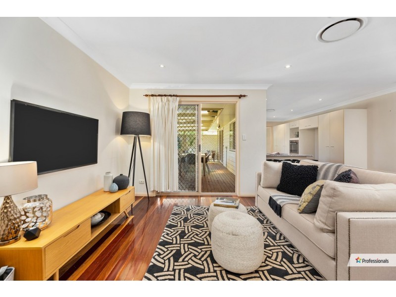 7 Larwood Place, Ferny Hills QLD 4055