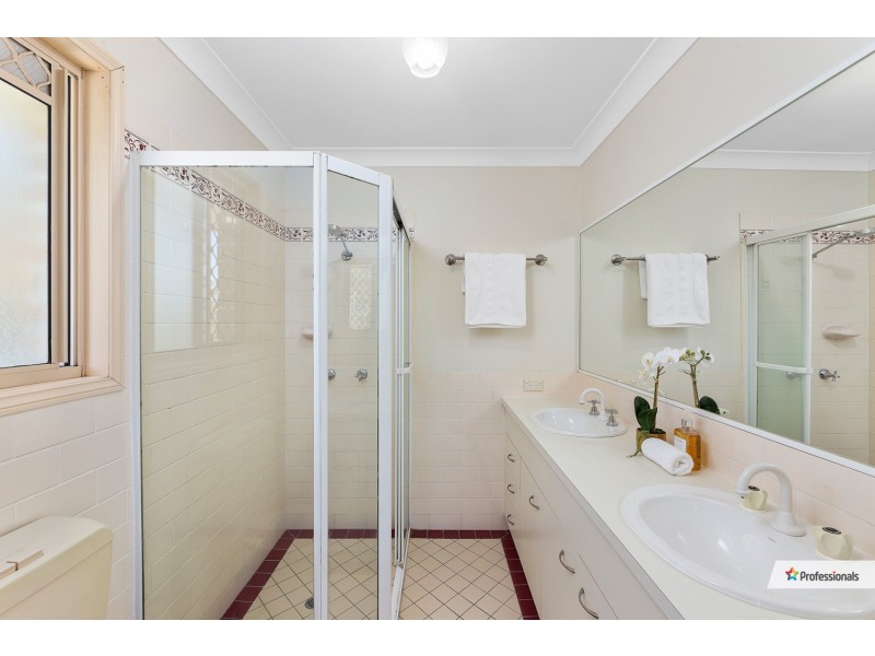 7 Larwood Place, Ferny Hills QLD 4055