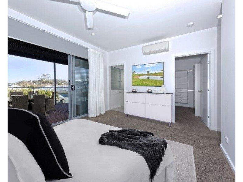 12A Redwood Street, Stafford Heights QLD 4053