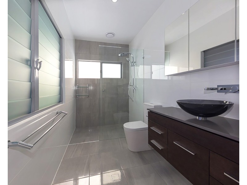 12A Redwood Street, Stafford Heights QLD 4053