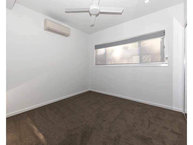 12A Redwood Street, Stafford Heights QLD 4053