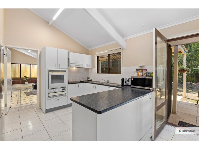 42 Cassandra Street, Chapel Hill QLD 4069