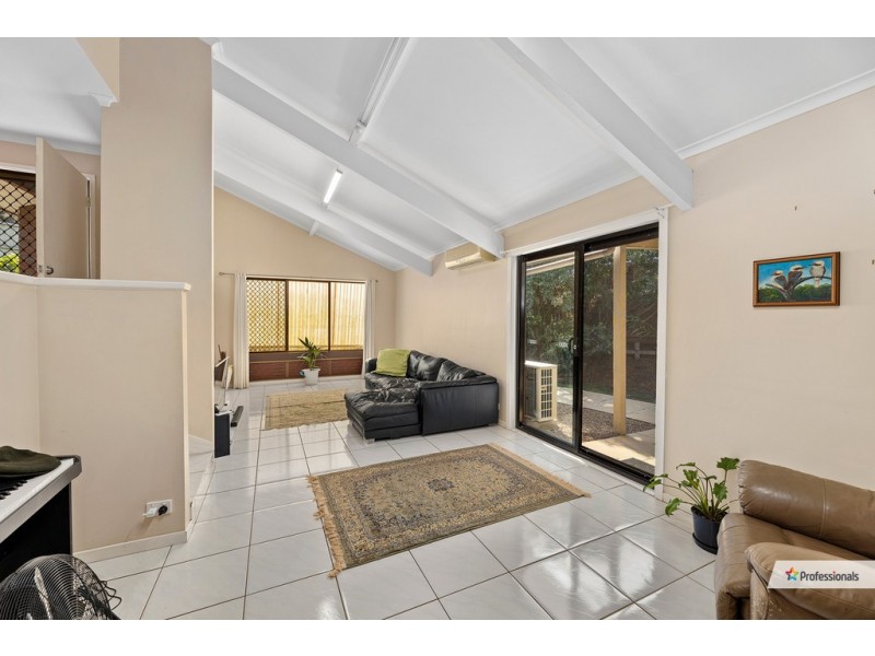 42 Cassandra Street, Chapel Hill QLD 4069